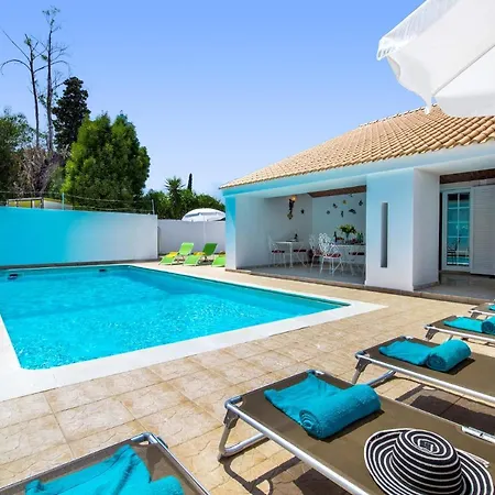 Villa Melanie D'Oura By Villa Plus ヴィラ